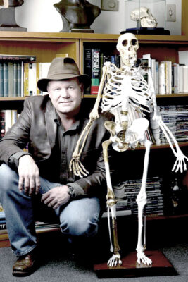 Lee_Berger_and_sediba_skeleton